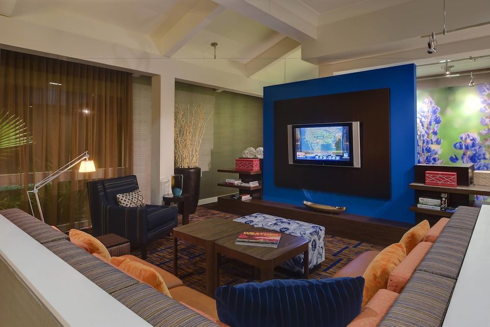 Courtyard by Marriott Houston Brookhollow 2