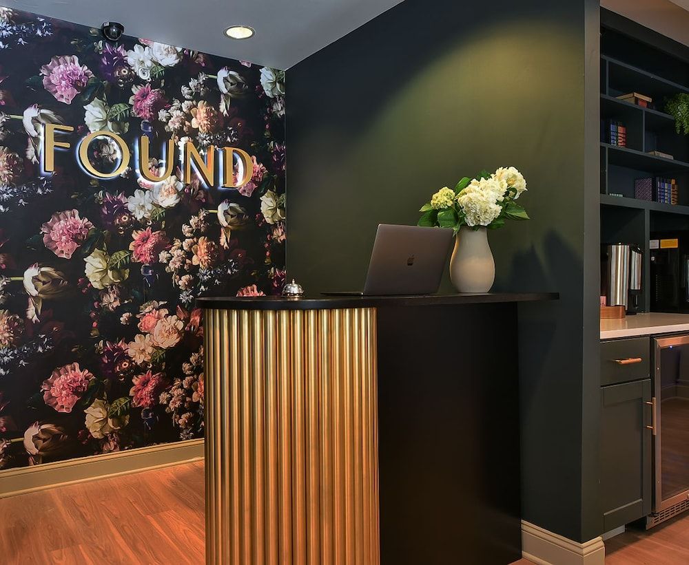 Dupont Circle Embassy Inn by FOUND 2