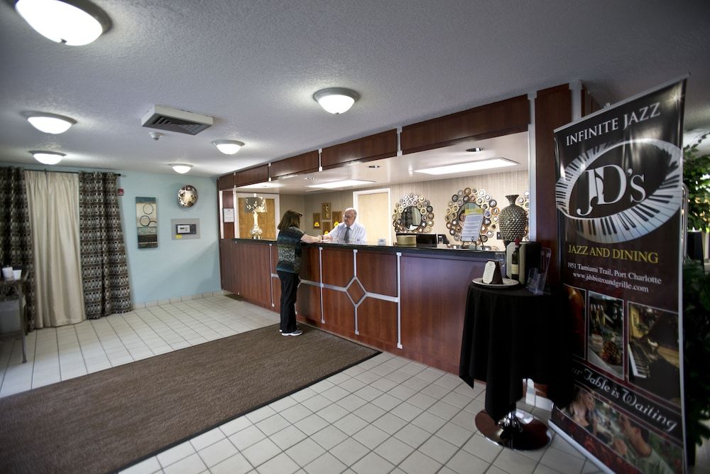 Days Inn by Wyndham Port Charlotte 2