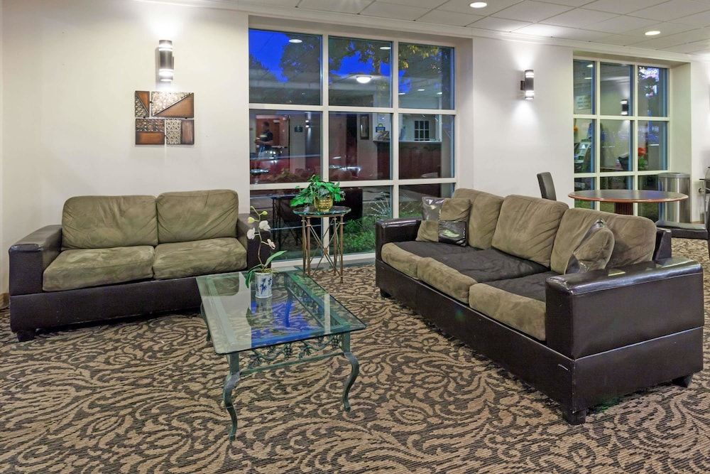 Days Inn by Wyndham Seatac Airport 2