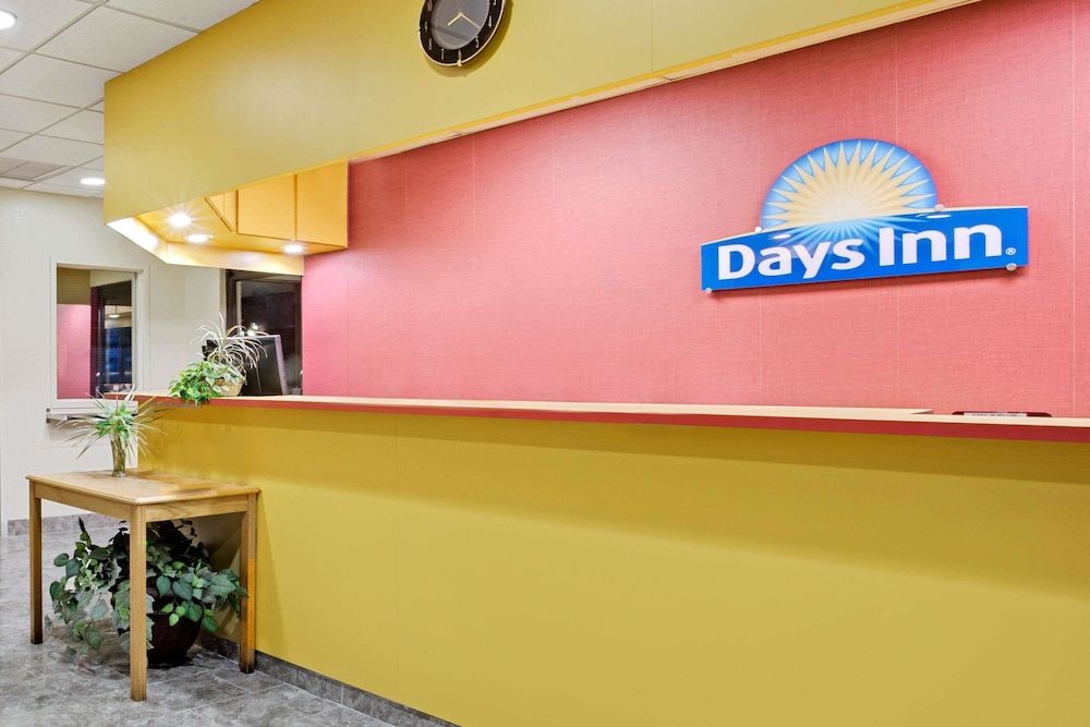 Days Inn by Wyndham Bradenton - Near the Gulf 3