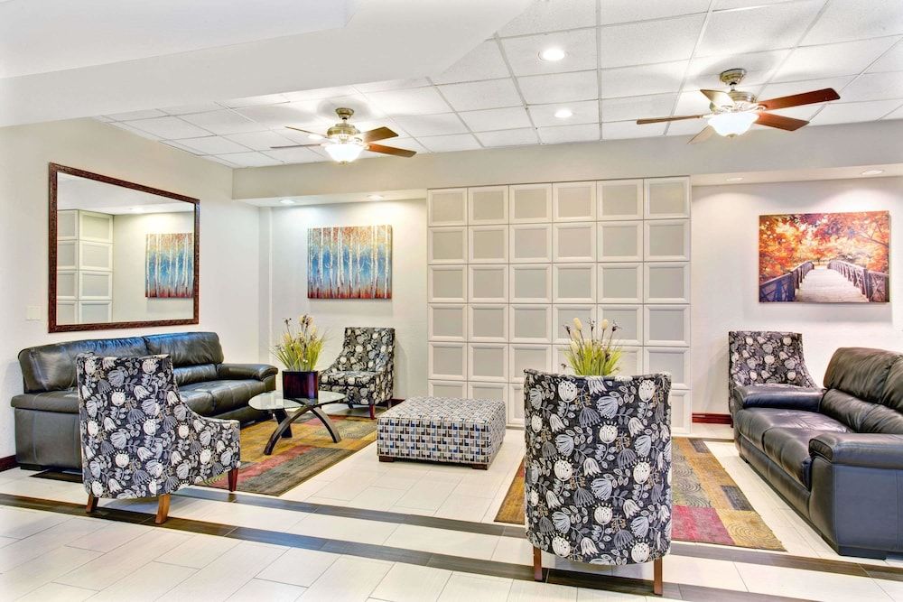 Ramada by Wyndham Salt Lake City Airport Hotel 2