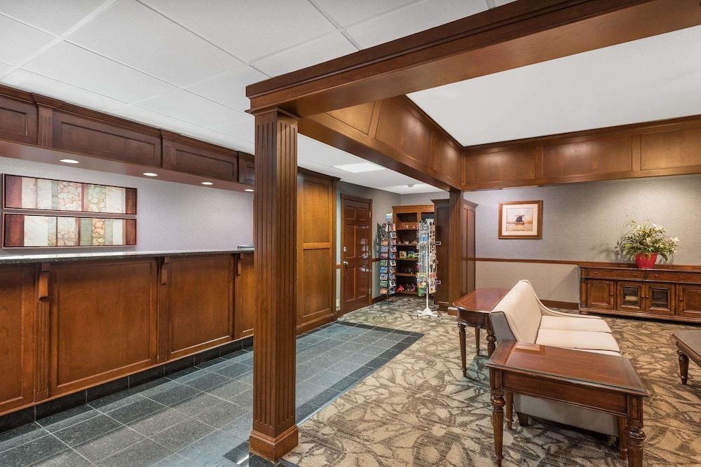 Ramada Plaza by Wyndham Portland 3