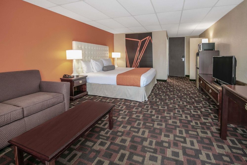 Howard Johnson by Wyndham Oklahoma City 3