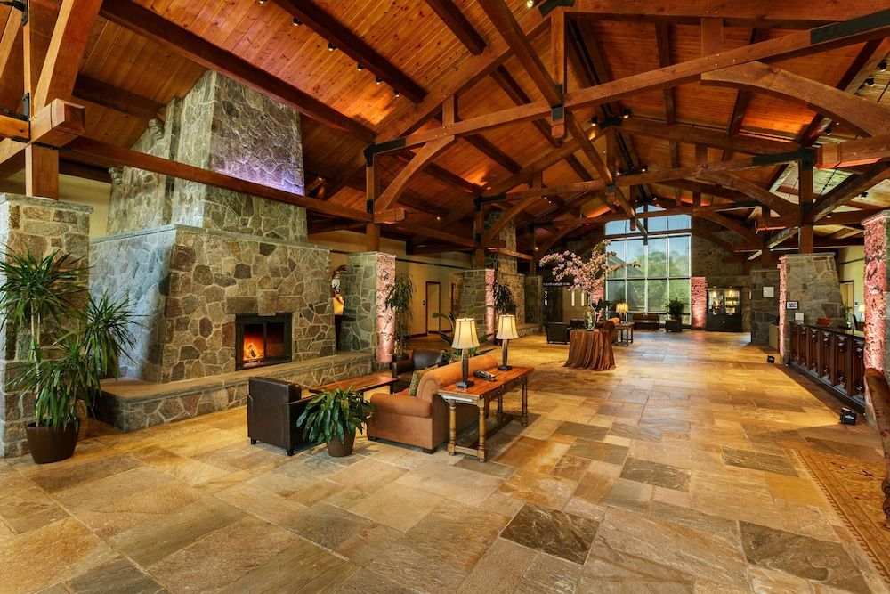 DoubleTree by Hilton Tarrytown 2