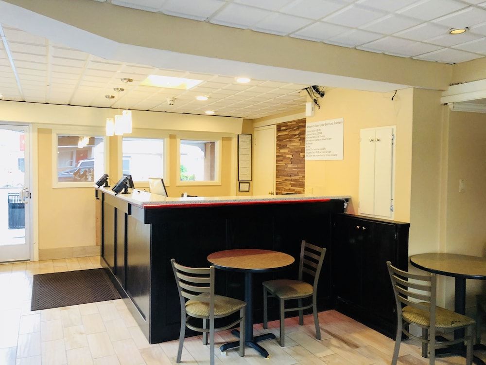 Econo Lodge Beach and Boardwalk 2