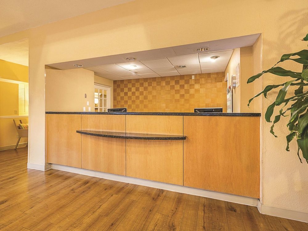 La Quinta Inn & Suites Miami Lakes 2