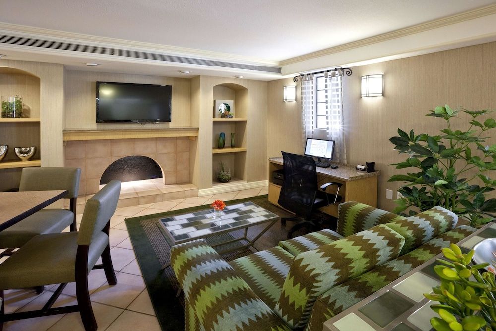 La Quinta Inn by Wyndham Phoenix Sky Harbor Airport 3