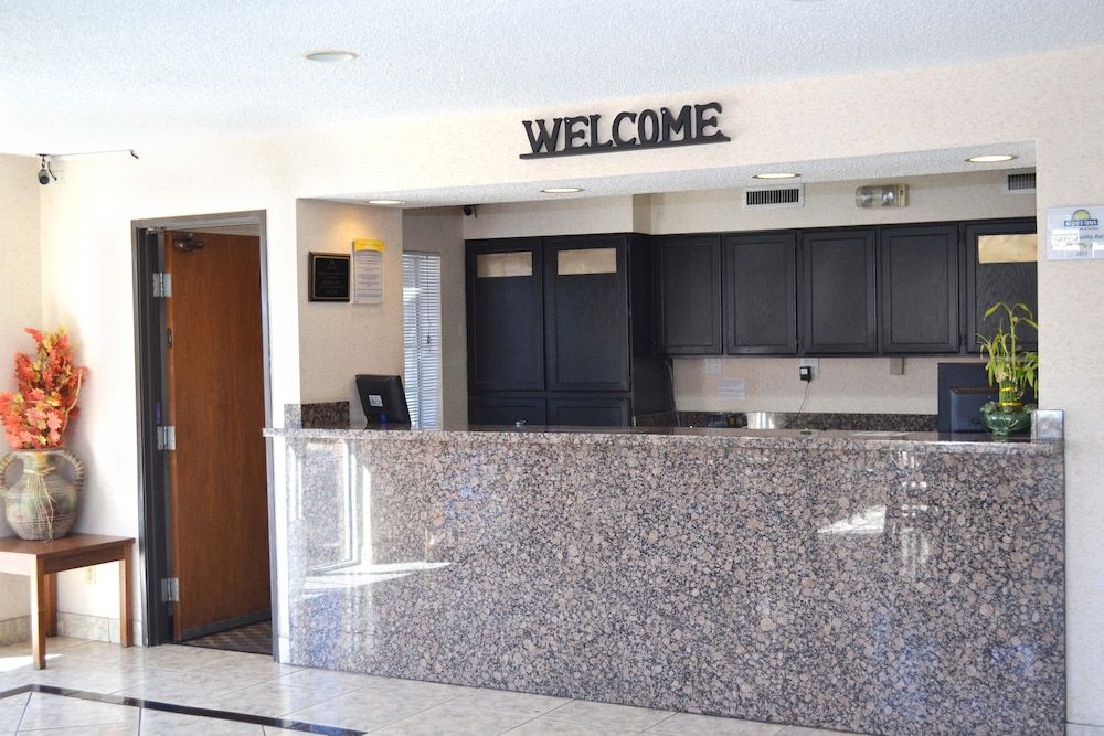 Days Inn by Wyndham Flagstaff I-40 2
