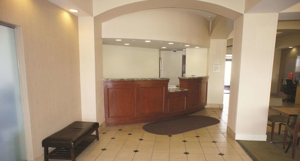 La Quinta Inn & Suites by Wyndham New Haven 2