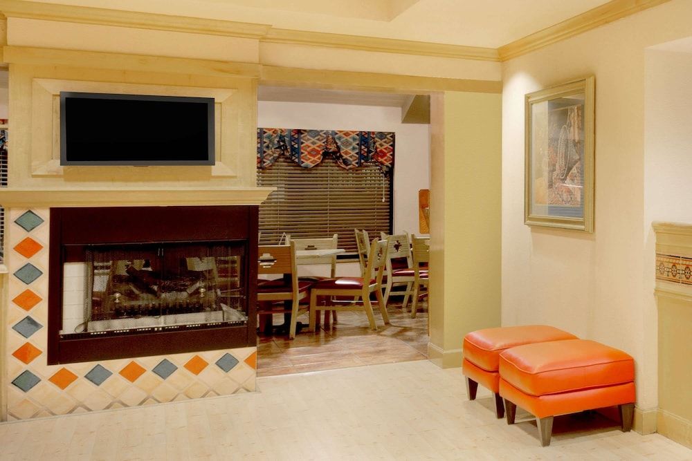 Days Inn & Suites by Wyndham Tempe 2