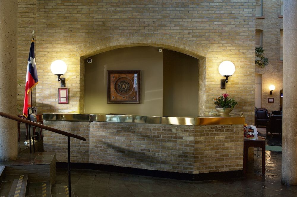 Crockett Hotel 3