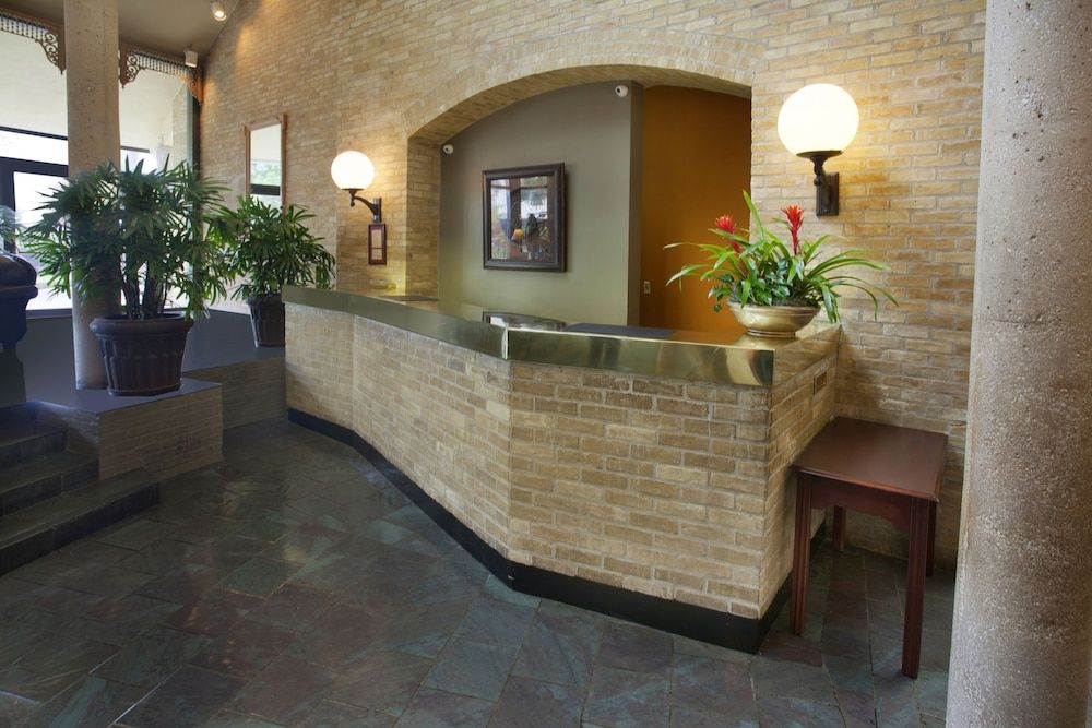 Crockett Hotel 2