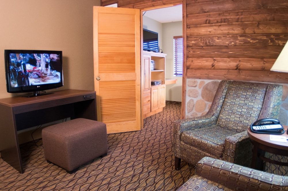Holiday Inn Express Hotel & Suites Grand Canyon 2