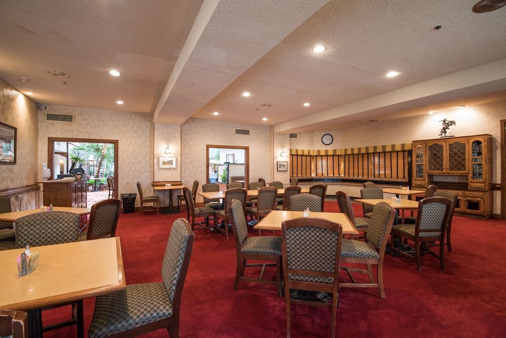 MCM Elegante Suites Abilene 3