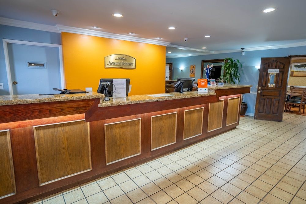 Howard Johnson by Wyndham Buena Park 2