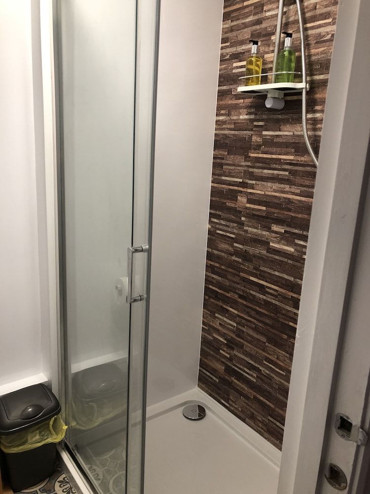 The Coach and Horses of Compton 2