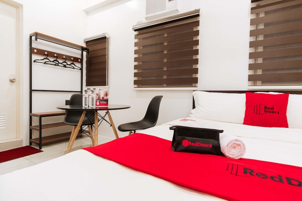 RedDoorz Plus near UST Manila 3 RedDoorz Plus near UST Manila 3