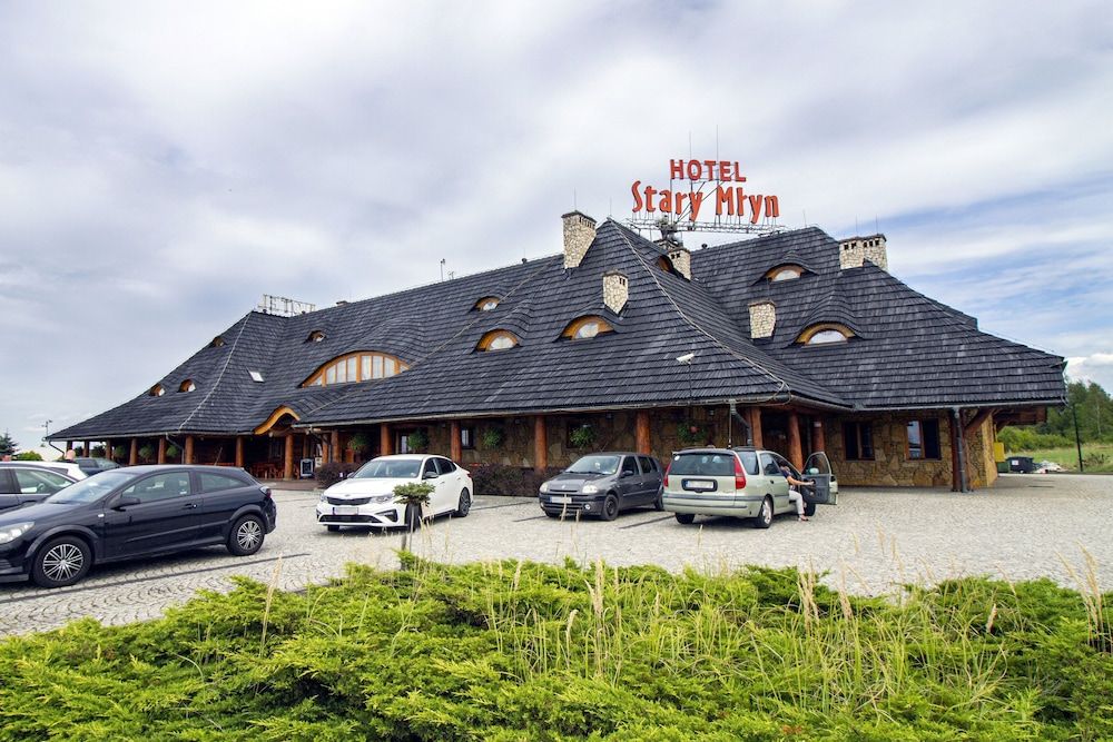 Hotel & Karczma Stary Młyn 2 estrelas em Koziegłowy