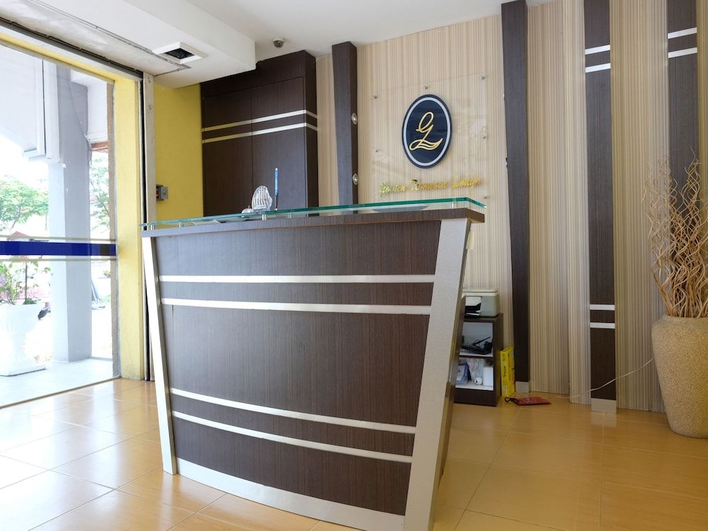 OYO 89352 Golden Terminal Lodge 3