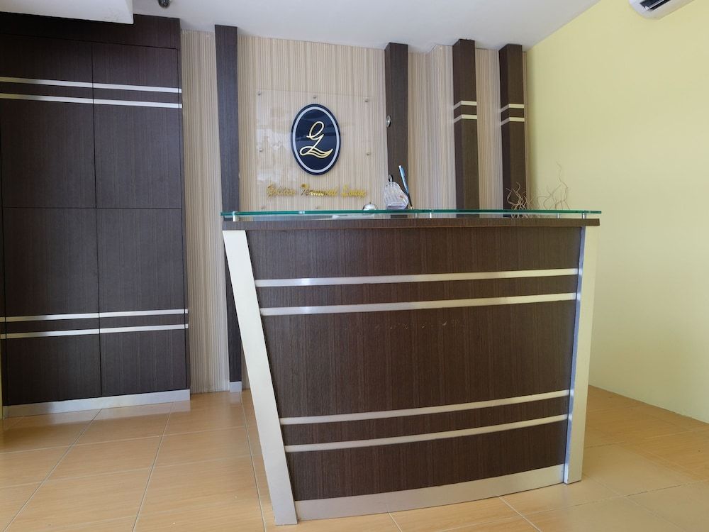 OYO 89352 Golden Terminal Lodge 2