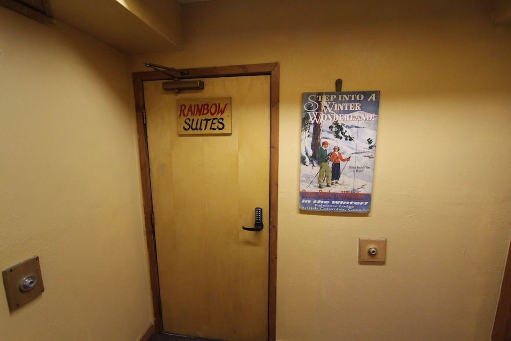 Rainbow Suites by Whistler Retreats 2