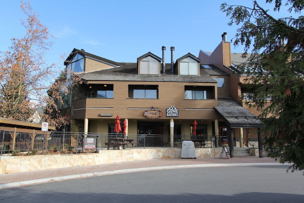 Rainbow Suites by Whistler Retreats 1