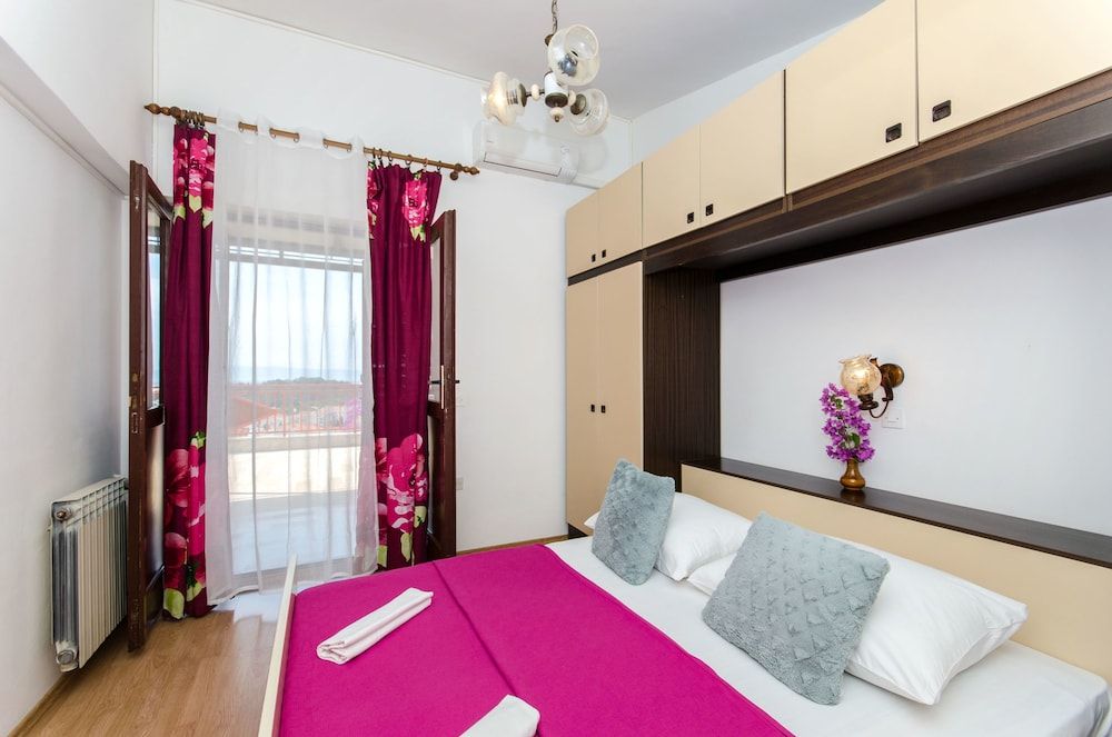 Apartment and Rooms Ivan 3