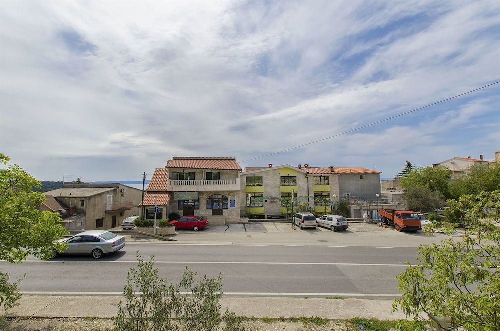 Apartment and Rooms Ivan