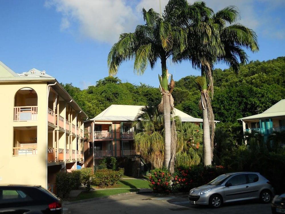 Apartment With one Bedroom in Sainte-anne, With Enclosed Garden and Wifi - 500 m From the Beach