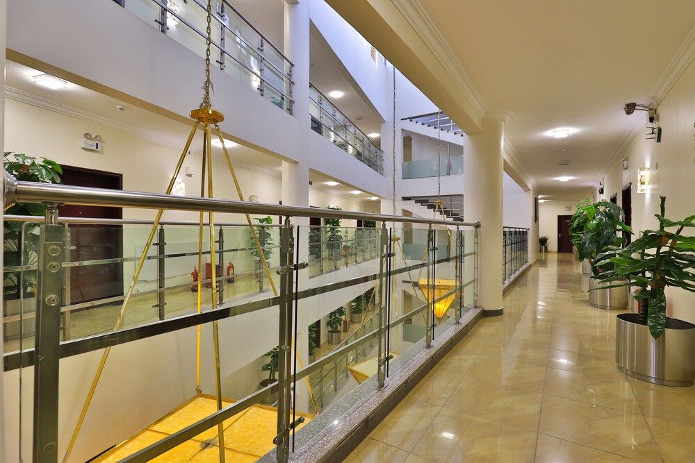 OYO 227 The New Address Hotel 3