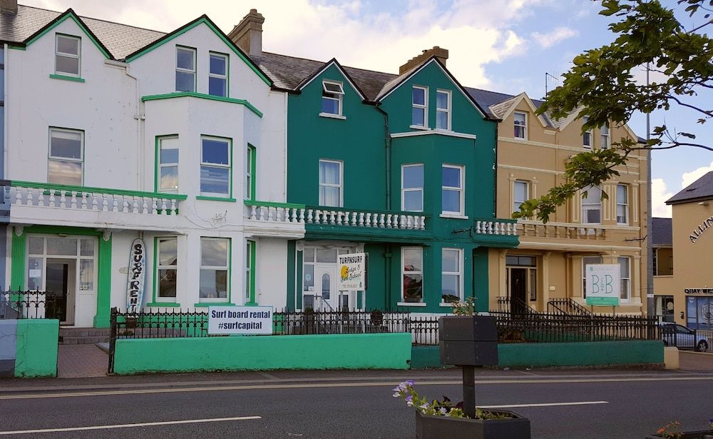 TURFNSURF LODGE AND SURF SCHOOL