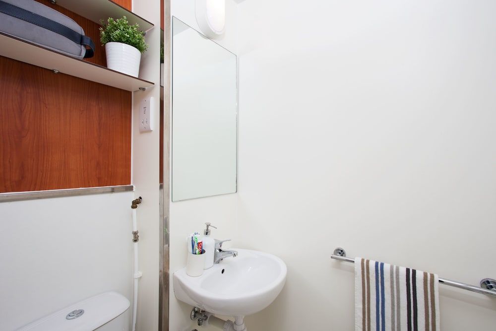 Modern Student-Only Ensuite Rooms in Bath 3