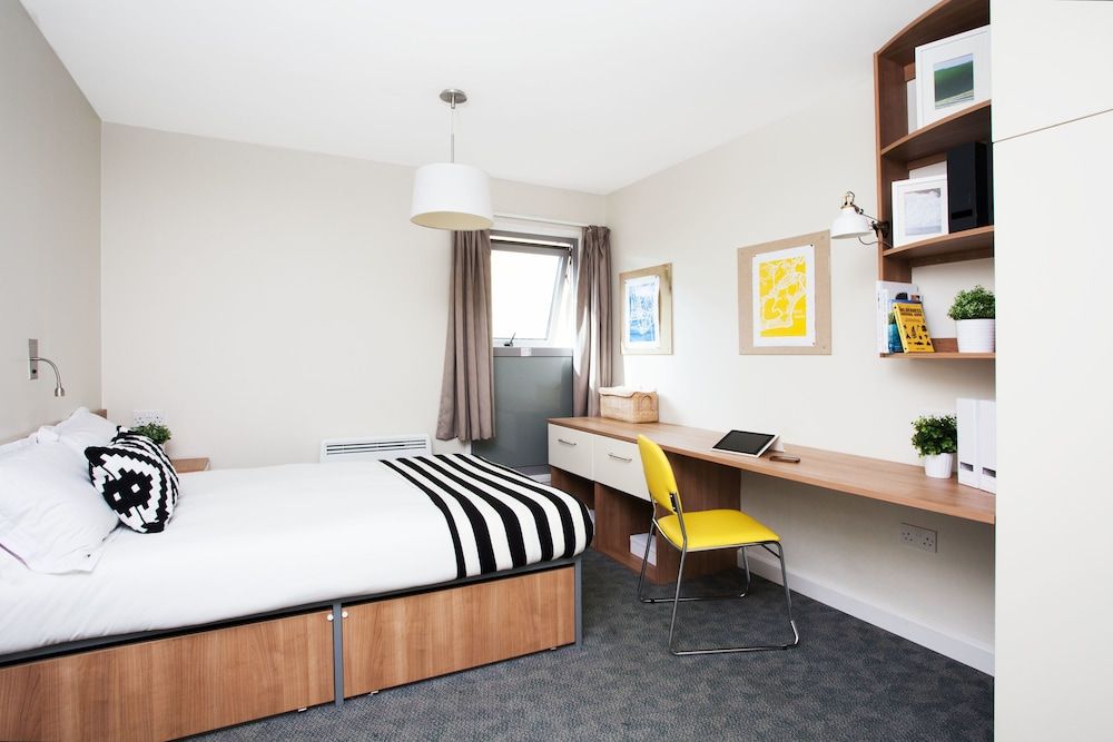 Modern Student-Only Ensuite Rooms in Bath 1