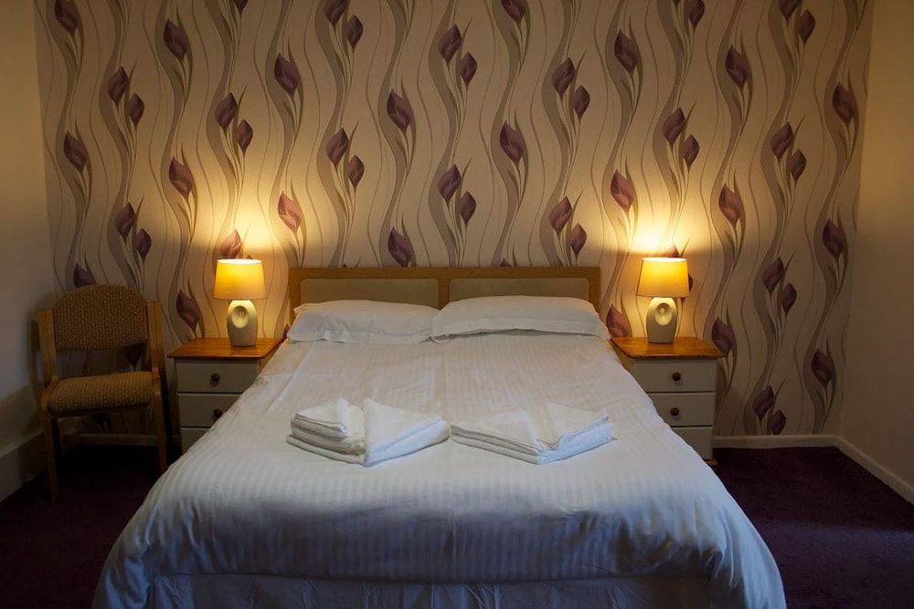 The Caridnals Hatt 2