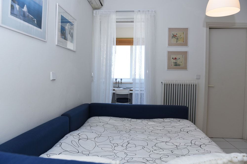 Top Floor With Stunning 360 View 3