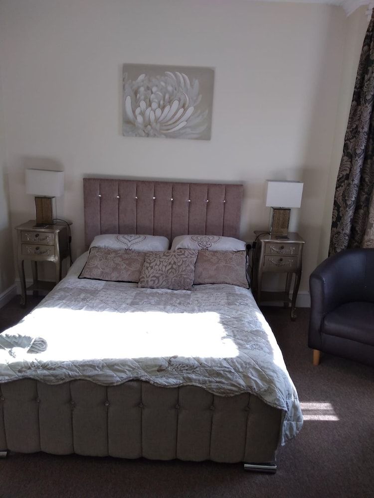 Marllew Guest House 2