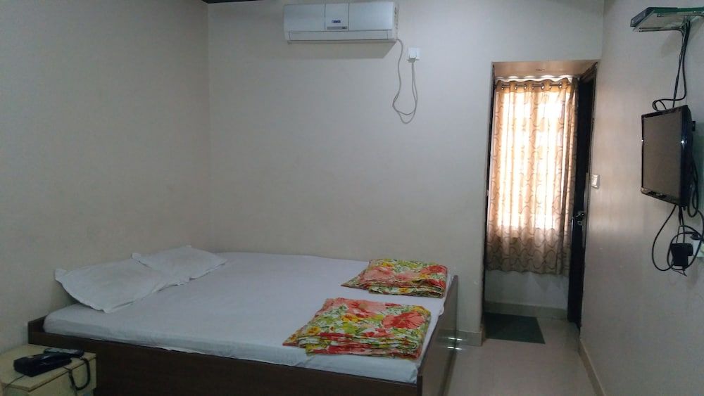 Iroomz NVR Hotels Luxury Redefined 2