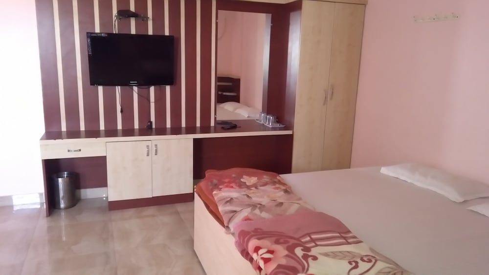 Iroomz NVR Hotels Luxury Redefined