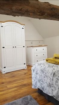 Theoc Cottage in Historic Tewkesbury 2