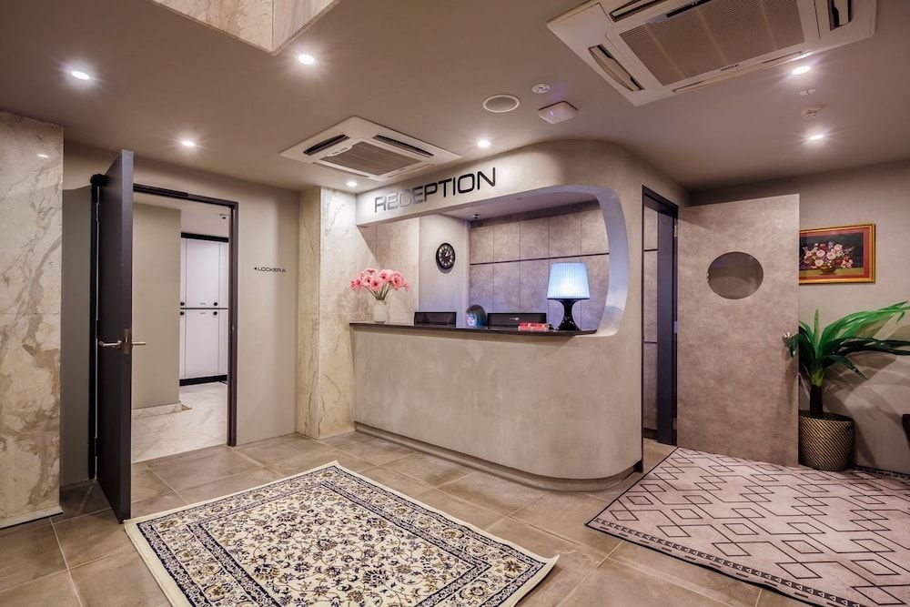 Circular House Capsule Hotel 3