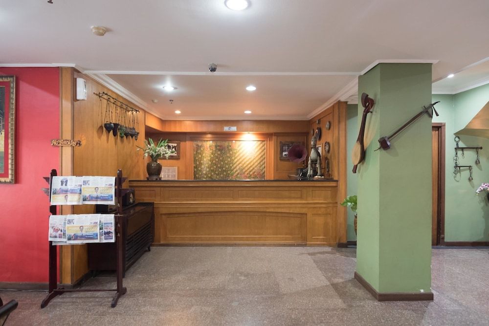 RedDoorz Premium near Jembatan Ampera 2 3