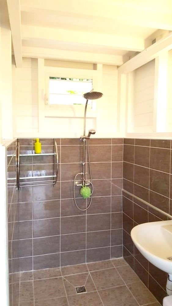 Bungalow With one Bedroom in Saint-esprit, With Enclosed Garden and Wifi 3