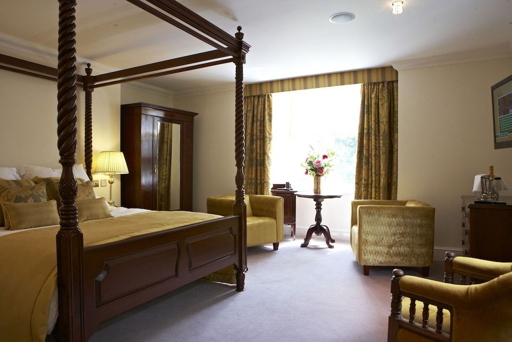 The Villa Wrea Green 3