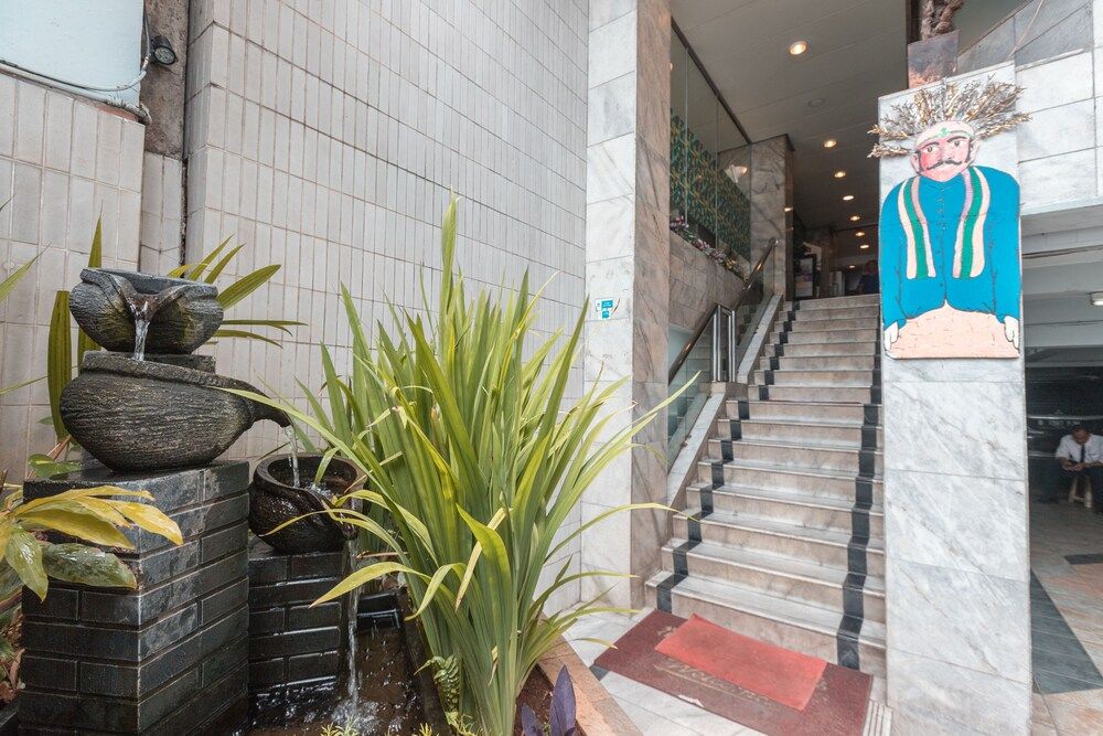 OYO 671 Hotel Capitol 2