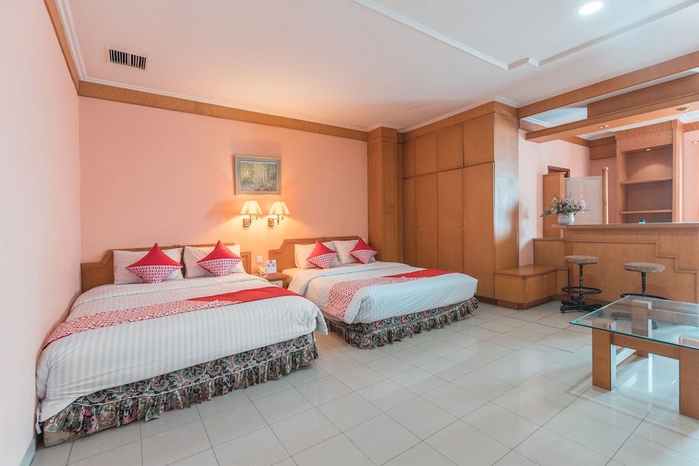 OYO 671 Hotel Capitol 1