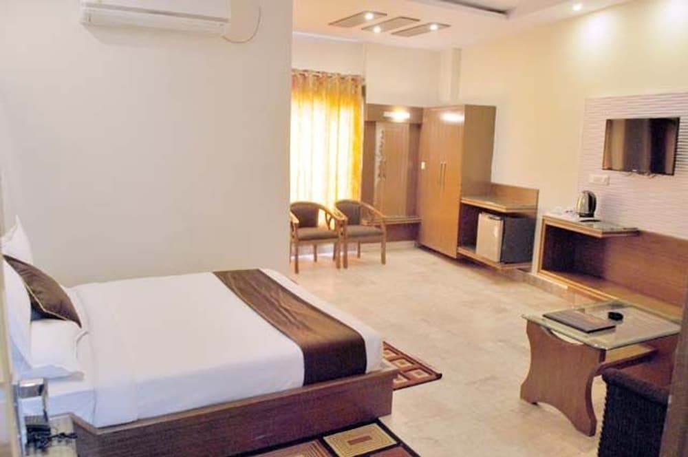 HOTEL BASERA BRIJ BHOOMI