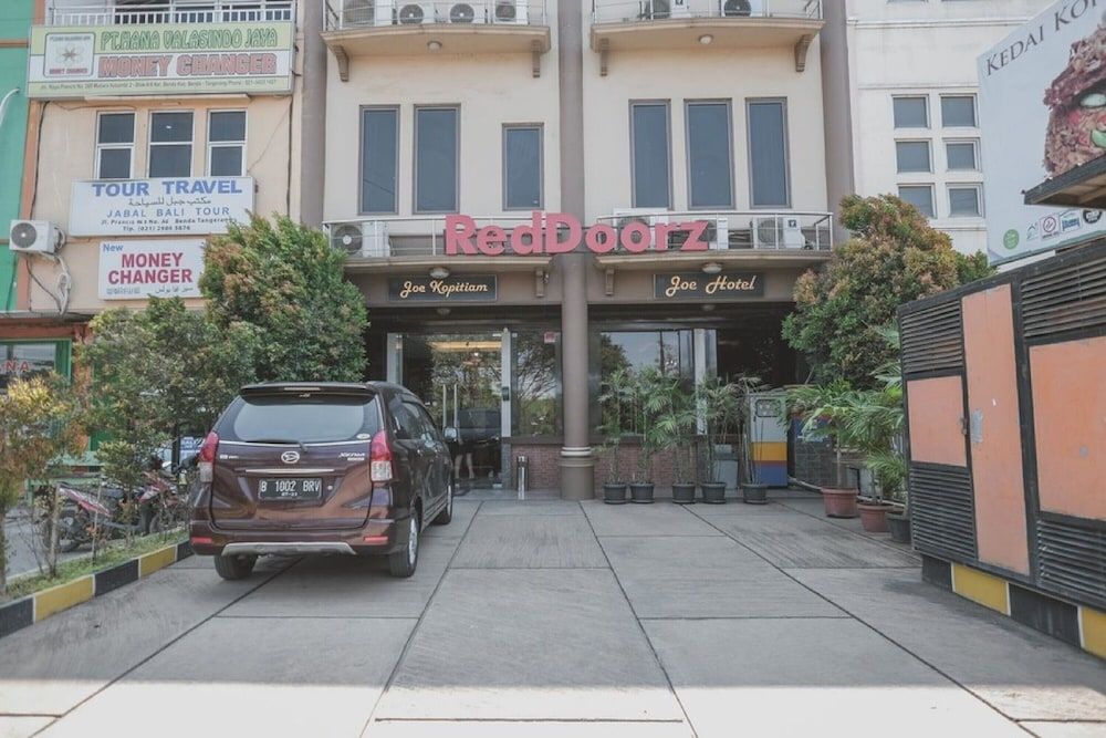 RedDoorz Plus near Soekarno Hatta Airport 2 1