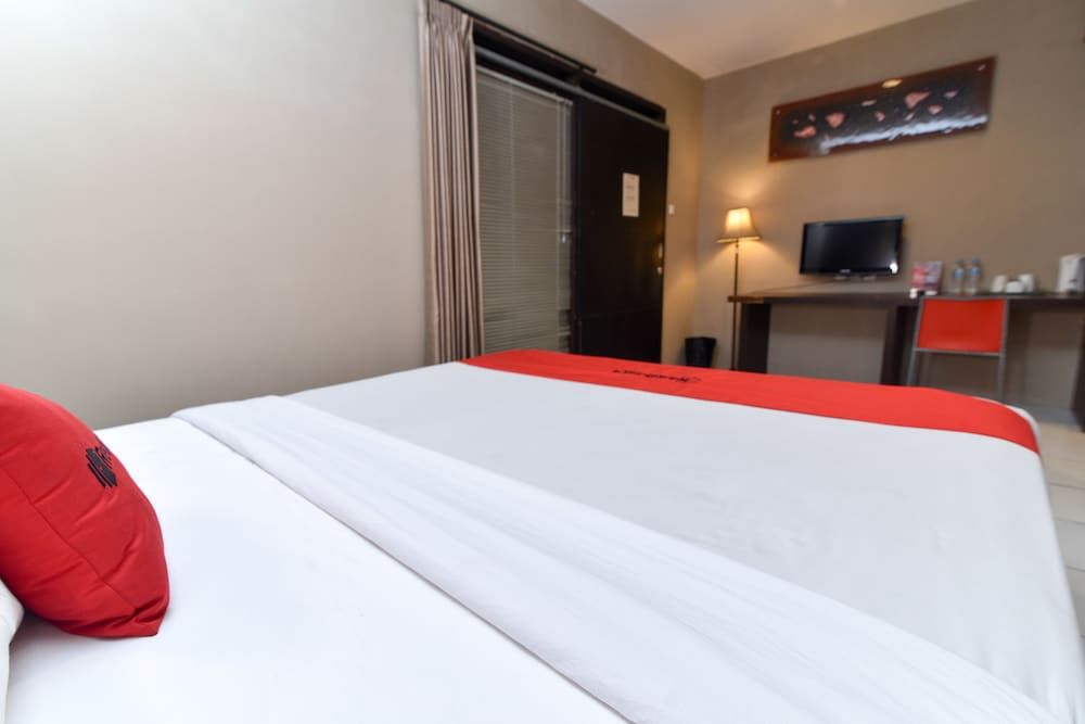 RedDoorz Plus @ Raya Legian 3