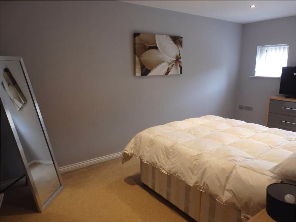 Beautiful Two Bedroom Apartment 2